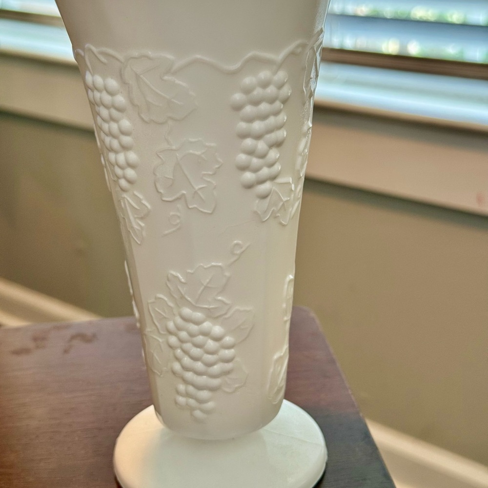 Elegant White Embossed Milk Glads Vase